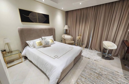 Manama House | "Harbour Heights Studio Retreat"