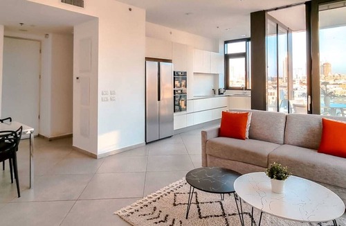 Kerem HaTeimanim Apartment | HaYarkon Orchide - One Bedroom Apartment, Sleeps 3