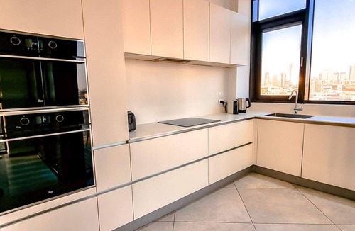 Kerem HaTeimanim Apartment | HaYarkon Orchide - One Bedroom Apartment, Sleeps 3