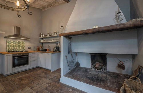 Ferretto House | Historic farmhouse with loggia in Cortona