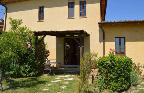 Asciano Apartment | Holiday flat with pool and valley view