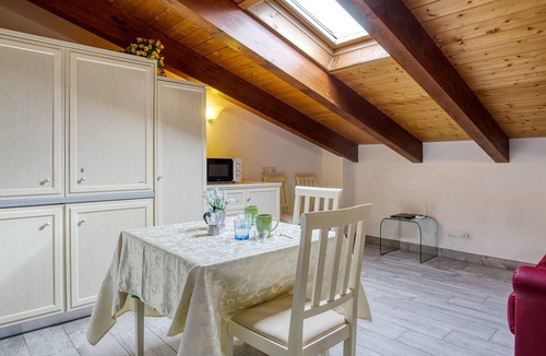 Valfabbrica House | Holiday Home "Le More - Casa Zara" with Shared Garden and Wi-Fi