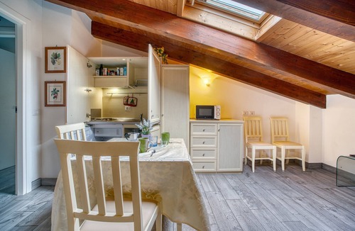 Valfabbrica House | Holiday Home "Le More - Casa Zara" with Shared Garden and Wi-Fi