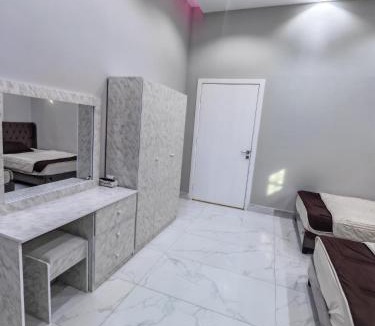Medina Apartment | Home 2BR شقة غرفتين بمدخل خارجي مستقل طريق مباشر 4 دقائق عن الحرم النبوي