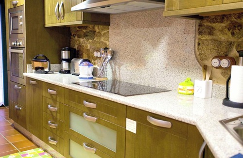 Cuntis House | Homerez - Charming house in Cuntis with private pool
