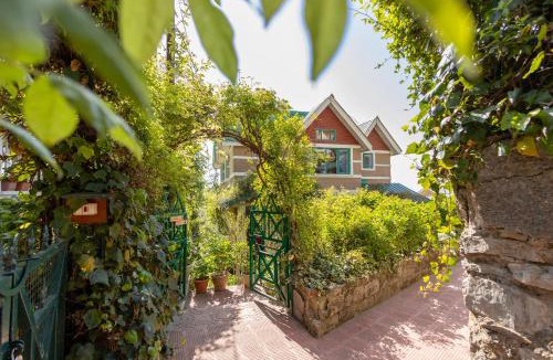 Naldehra Villa | Hostie Romarica - 3BHK family cottage with private Sunset lawn & Gazebo