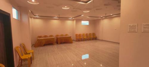 Sigra Hotel | Hotel Janki International Sigra 3 KM From Kashi Vishwanath Temple