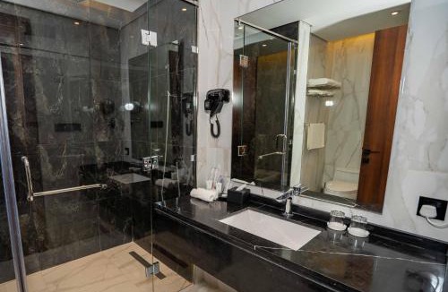 Shaqra Hotel | Hotel labusquet - Al Aniya Tourism Hospitality Company