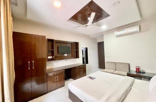 Haridwar Hotel | HOTEL RAY BAN ! HARIDWAR होटल रे बन ரே பான் ஹோட்டல் fully-Air-Conditioned-hotel, lift-wifi-and-Parking-availability near Ganga Ghaat and Mansa Devi Temple