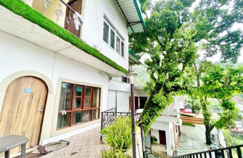 The Mall Road Hotel | HOTEL USHA PALACE ! MUSSOORIE होटल उषा पैलेस ஹோட்டல் உஷா பேலஸ் હોટેલ ઉષા પેલેસ ਹੋਟਲ ਊਸ਼ਾ ਪੈਲੇਸ near mall road hotel-with-mountain-view Spacious-Room-with-wi-fi-and-Parking-availability, best hotel in Mussoorie - 2