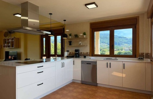 Meis Cottage | House with Pool and BBQ Near the Beach by Easyliferent