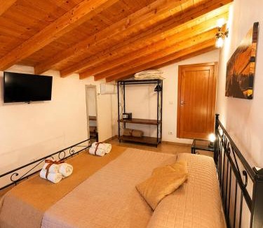 Lucignano House | Il Casale di Lucullo-Holiday Home with Pool and Spa-