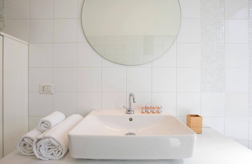 Garbatella Apartment | Il Principe, Elegant Family Apartment two bedroom near Colosseum with balcony