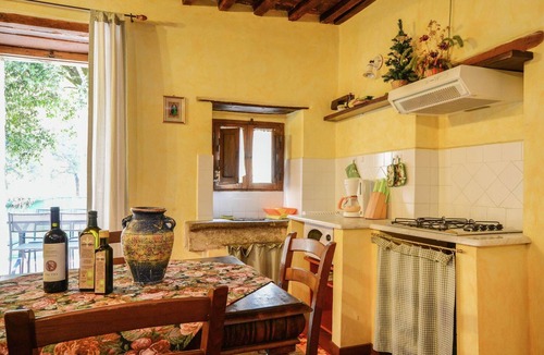 Bivio Lugnano House | Holiday Home in Monte Santa Maria with Pool