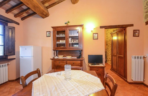 Monte Santa Maria Tiberina House | Holiday Home Monte with Pool and Forest Trails