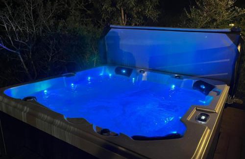 Merhav Am House | Kedem Mountain - Pool and Hot Tub in the Desert