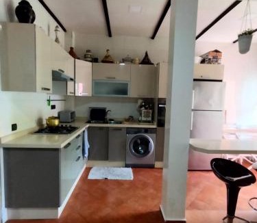Sidi Bouzid Apartment | L'Art de Vivre Cosy avec Terrasse et Piscine
