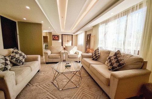 Al Khuraybah Hotel | L'azure Beach Resort