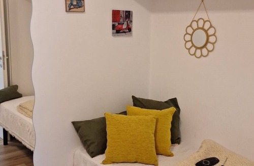 Zona XXXIII Acilia Sud Apartment | "La Casetta" between Colosseum and Sea just 400 meters from MetroMare Roma-Lido.