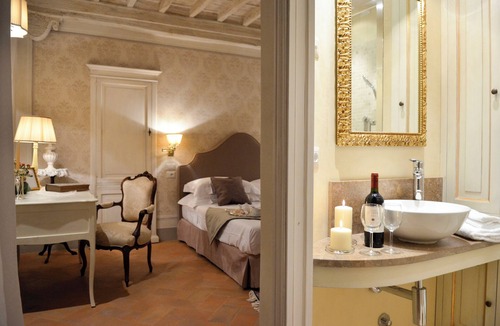 Cortona Bed & Breakfast | La Corte Di Ambra Historical House - Historical Center of Cortona