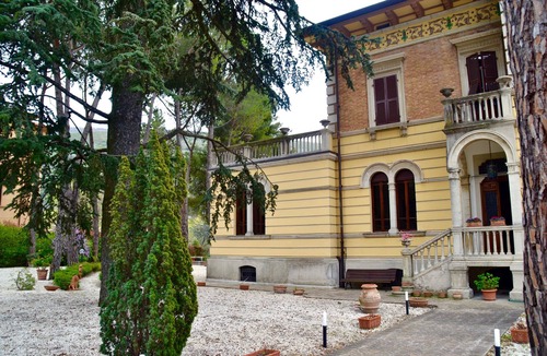 Foligno Apartment | La Dimora del Musicista Holiday Apartment: Mountain View, Wi-Fi, Garden