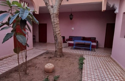 Tamazouzte House | Landgut "Dar Al Hamra" Pool Garten und Bio-Bauernhof by Interhome