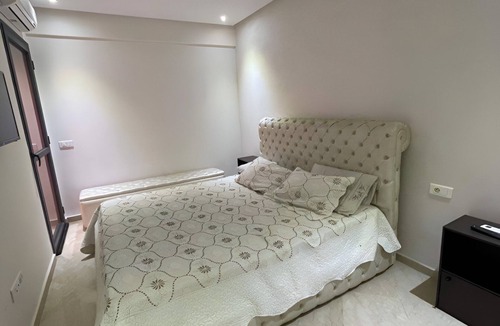Gueliz Condo | Large 2 bedroom a minute from train station Guilez
