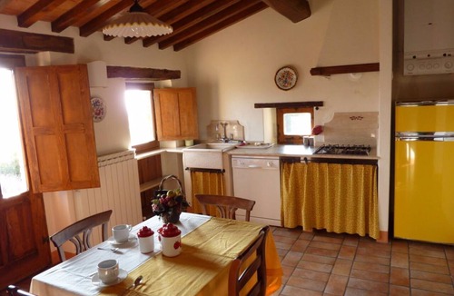 Radicofani House | Large apartment with garden in an old farmhouse with swimming pool