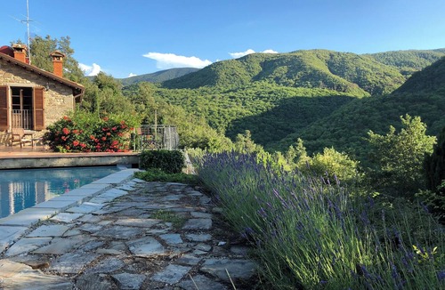 Caprese Michelangelo Villa | Le Cascate - Traditional Tuscan stone house with Pool in Caprese Michelangelo