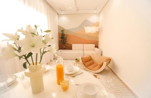 Luxus Apartment | Le Doux Nuage de Tanger - Cosy appart, Résidence Securisée avec Piscine, Jeux pour enfants et Terrain de foot, Parking, AC, WIFI, IPTV