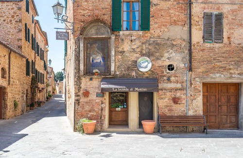 Montisi Apartment | Locanda di Montisi Torre Room among the Montalcino Hills