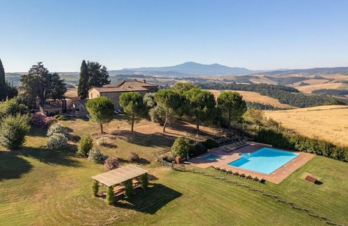Montalcino Villa | Lovely apartment in villa for 6 people with pool, WIFI, TV, terrace, pets allowed and panoramic .