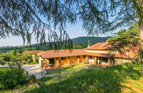 Badia Agnano Apartment | Lovely apartment for 29 guests with private pool, WIFI, TV, patio, pets allowed and panoramic view