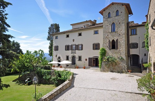 Capolona Apartment | Lovely apartment for 2 guests with pool, WIFI, TV, panoramic view and parking, close to Arezzo