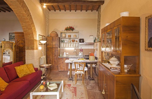 Cortona Old Town Apartment | Lovely apartment for 3 people with hot tub, WIFI and TV