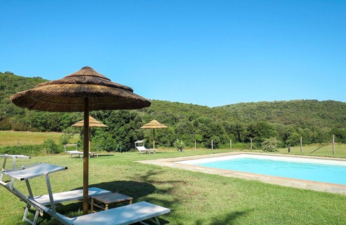 Montorsaio House | Lovely apartment in villa with pool, WIFI, TV, patio, pets allowed and panoramic view