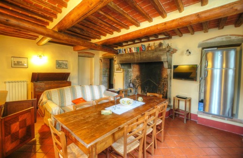 Montalla House | Lovely, spacious independent apartment in Tuscan Farmhouse