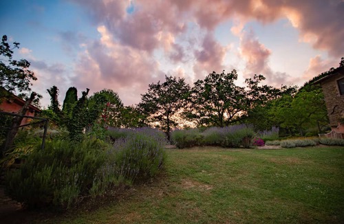 Assisi Cottage | Lovely Two Bedrooml Cottage, Swimming Pool, Free WIFI (Cimabue)