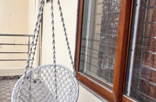 Varanasi Villa | Lux 3-Bedroom Villa with Balconies, Gym & Private Parking – Peaceful Yet Central
