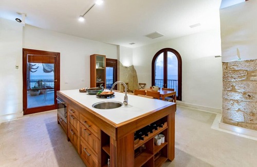 Jaffa Apartment | Luxurious Beachfront 2BR Apt with Balcony, Parking