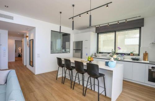 Tel Aviv Promenade Apartment | Luxury 2BD Beach Apartment 105