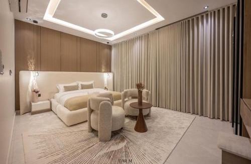 King Abdul Aziz Road Apartment | Luxury 2BR Residence & 75 TV King Abdulaziz Road