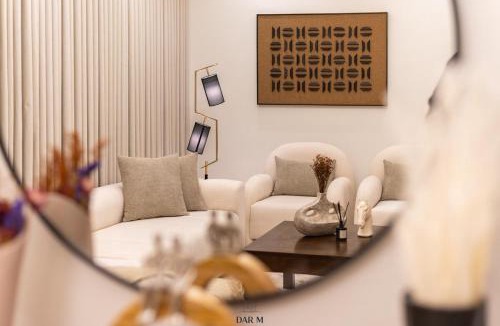 King Abdul Aziz Road Apartment | Luxury 2BR Residence & 75 TV King Abdulaziz Road