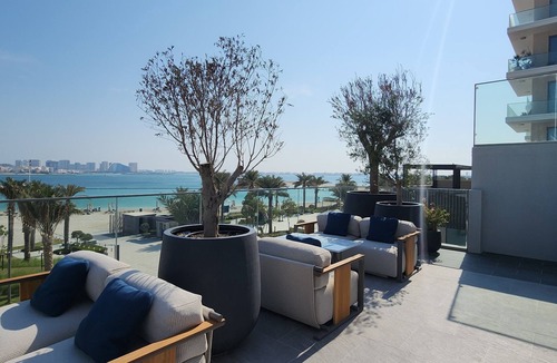 Muharraq Hotel | Luxury 5-Star Hotel Beachfront Resort. Walking ditance to Marassi Galleria Mall.