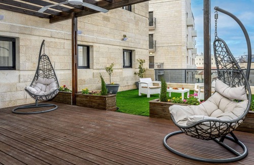 Nachlaot Apartment | Luxury 5BR Huge Oasis by the Shuk