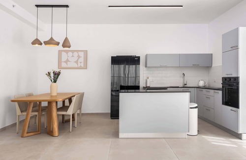 Bat Yam Apartment | Luxury 5BR Penthouse | Balcony w/Jacuzzi | Mamad
