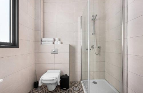 Bat Yam Apartment | Luxury 5BR Penthouse l Sea-View Balcony l Mamad