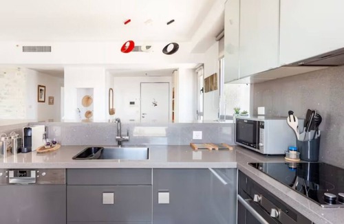 Neve Tzedek Apartment | Luxury Apartment with a sea view - Pool and Gym in the Residence