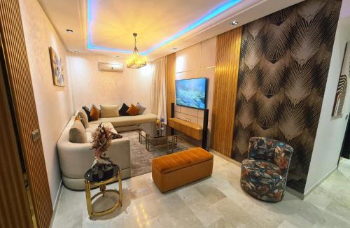 SOUR JDID Apartment | luxury apartment opposite HASSAN 2 MOSQU and FAIR international casablanca and SEA , near downtwn , INTERDIT COUPLES ARAABIC NON MARIÈ, FORBIDDEN UNMARRIED ARAABIC COUPLES , 2 room, 2 living rooms and 2 bathrooms basement car park FREE , apartment with