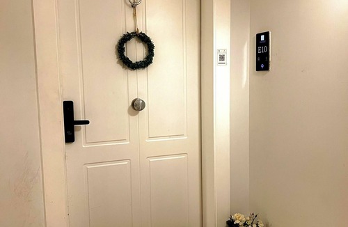 Riyadh Apartment | Luxury apartment with three bedrooms, dining room and living room